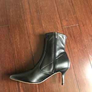 Marc Fisher size 10 black leather ankle boot.